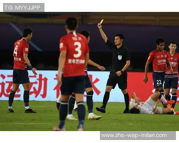 重庆对阵上港精彩集锦回顾赛场瞬间尽显足球魅力与激情 重庆对阵上港精彩集锦回顾赛场瞬间尽显足球魅力与激情